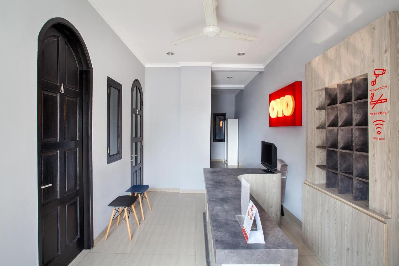 Oyo 105 La Maison D Ilona Jakarta Exterior photo