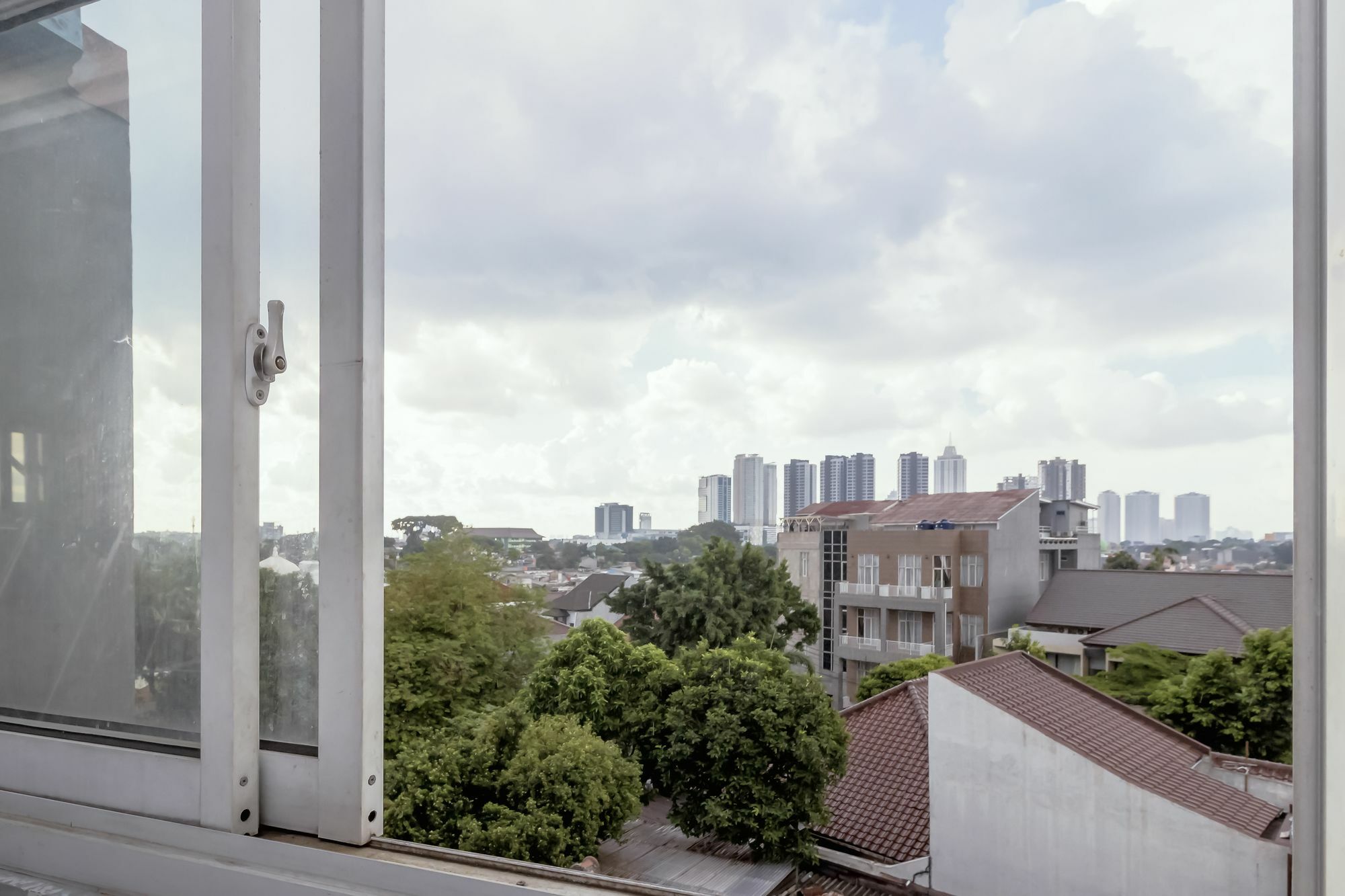 Oyo 105 La Maison D Ilona Jakarta Exterior photo